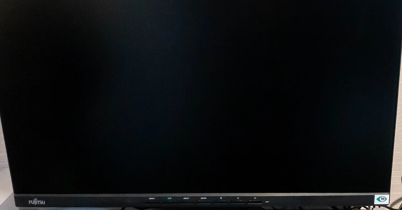 Changing my PC desk setup｜七語零黎の「青・空・虹」