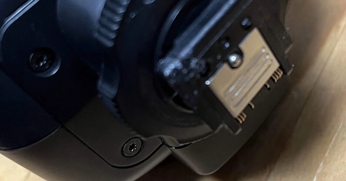 ホットシュー交換（GODOX TT600S）｜長居丈三