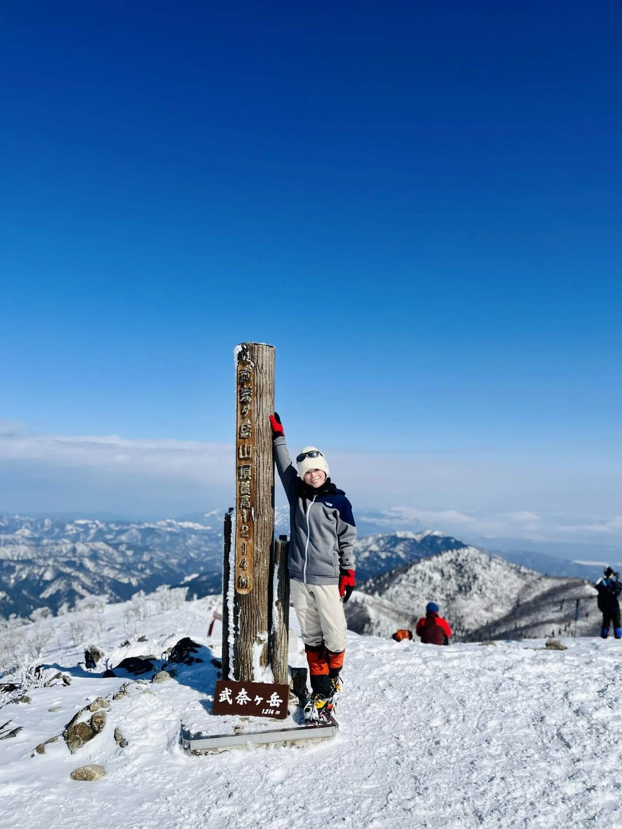 To the Snowy Mt. Bunagatake (1214.4m): Low Mountains Really Make