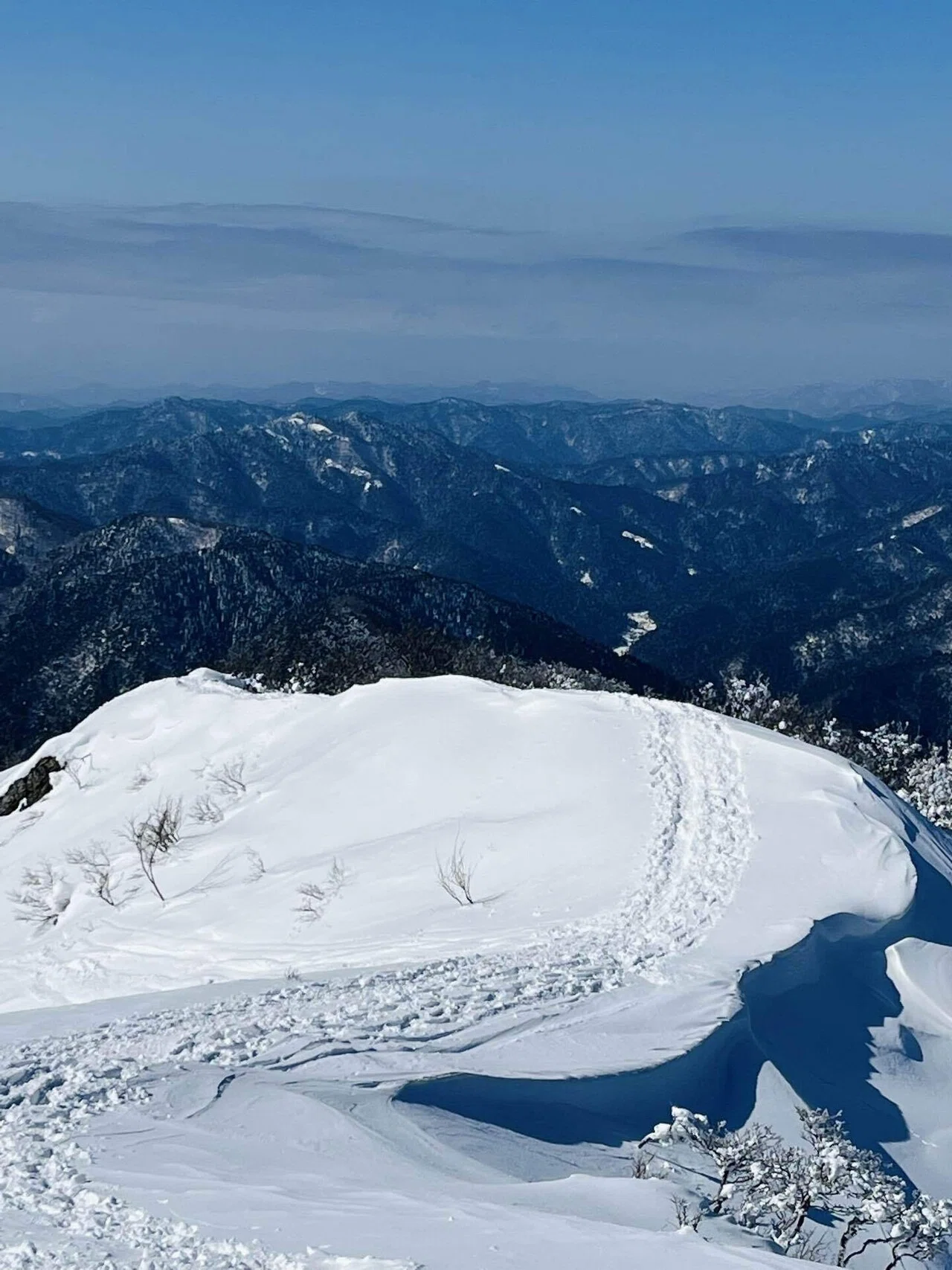 To the Snowy Mt. Bunagatake (1214.4m): Low Mountains Really Make
