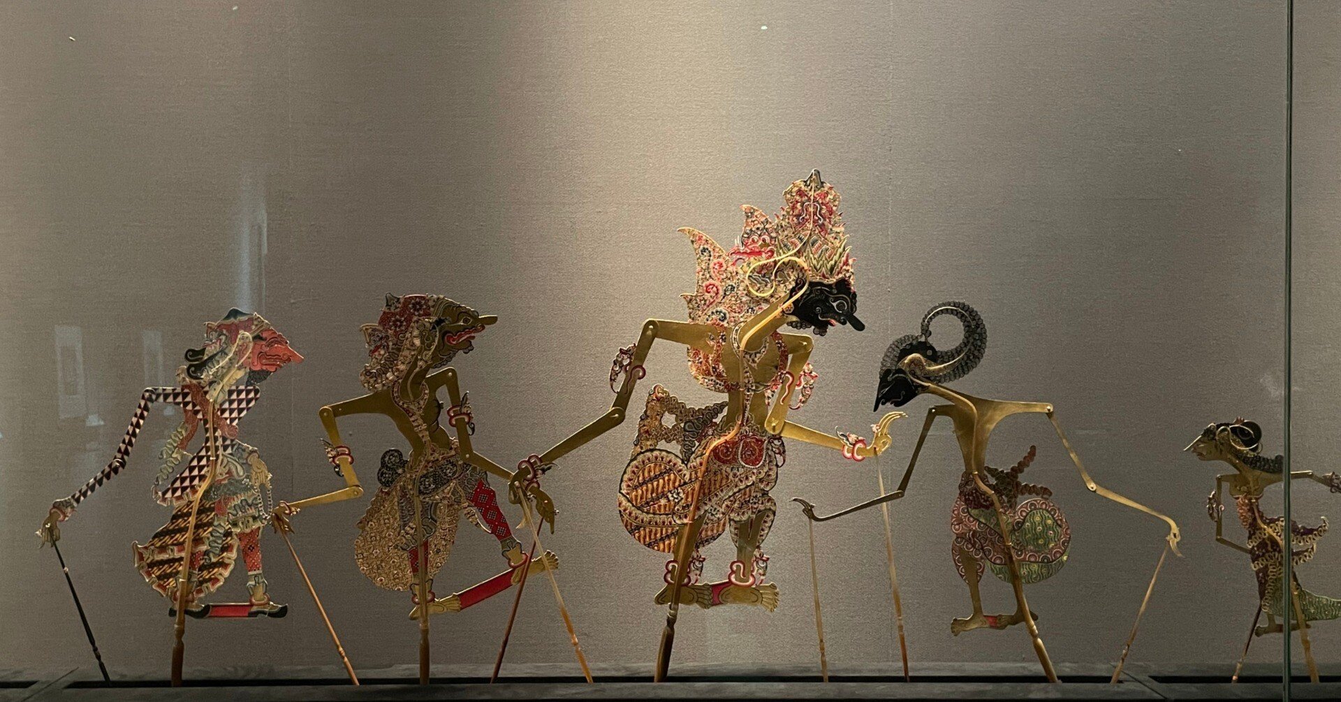 インドネシア・ジャワに伝わる影絵芝居「ワヤン・クリ」の人形が美しい