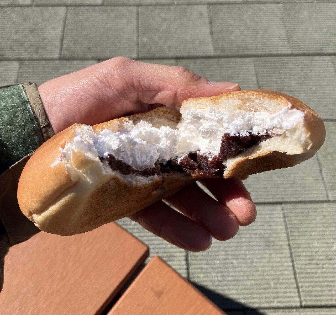 菓子パン紀114 Pasco たっぷりホイップあんぱん｜熊の場所