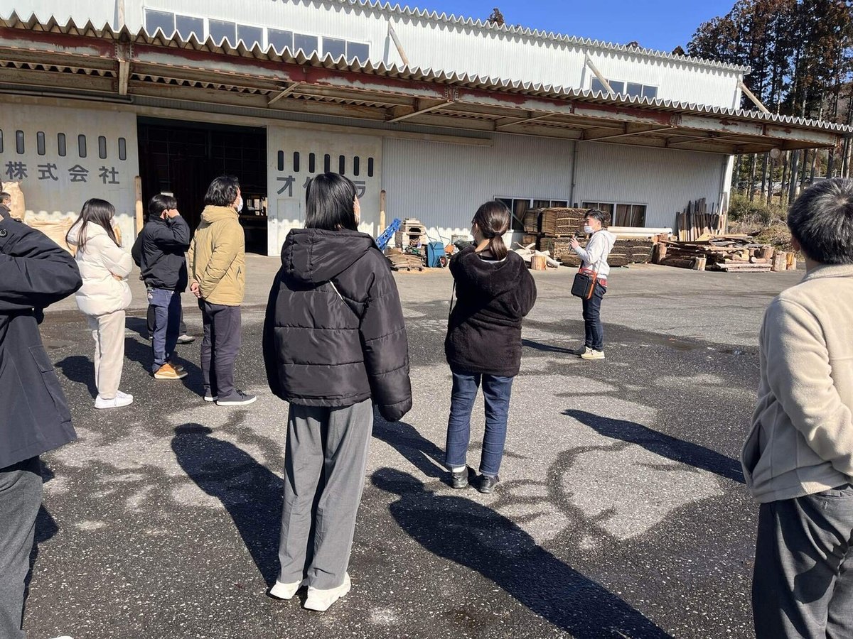 学生に説明をする久木氏