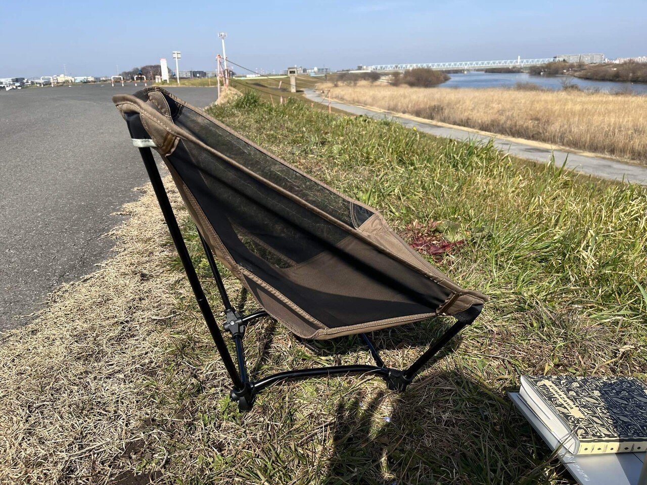アウトドアチェアに木はいらない【グラウンドチェア(ヘリ アウトドアチェアに木はいらない【グラウンドチェア(ヘリ