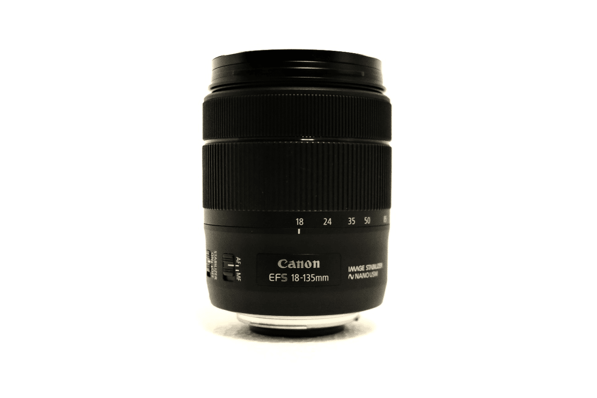 17-55mmF2.8から18-135mmへ。あえてEFレンズを買い替え|会場 17-55mmF2.8から18-135mmへ。あえてEFレンズを買い替え|会場