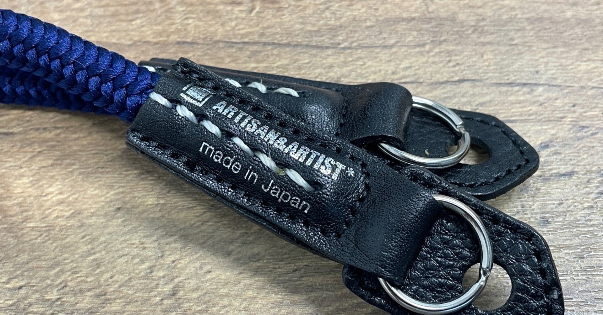 Leica ライカ　純正カメラストラップ　美品！希少！このタイプが好きなんですよ カメラストラップを新調した｜MOJA MOJA