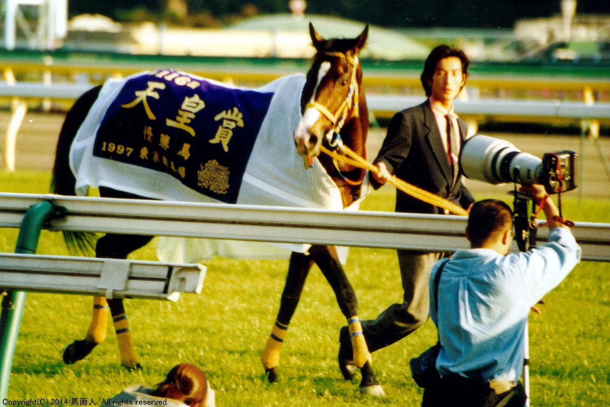 第116回天皇賞(秋)：蔵出し写真 1997年⑫エアグルーヴ｜馬画人 (まがじん)