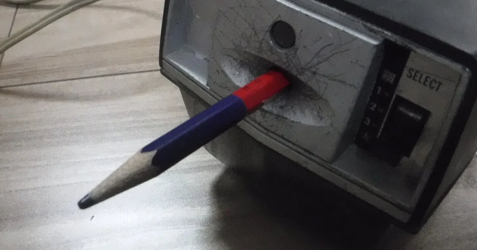 三菱の電動鉛筆削り発見!三菱電動シャープナーES-12が我が家にあった 三菱の電動鉛筆削り発見!三菱電動シャープナーES-12が我が家にあった