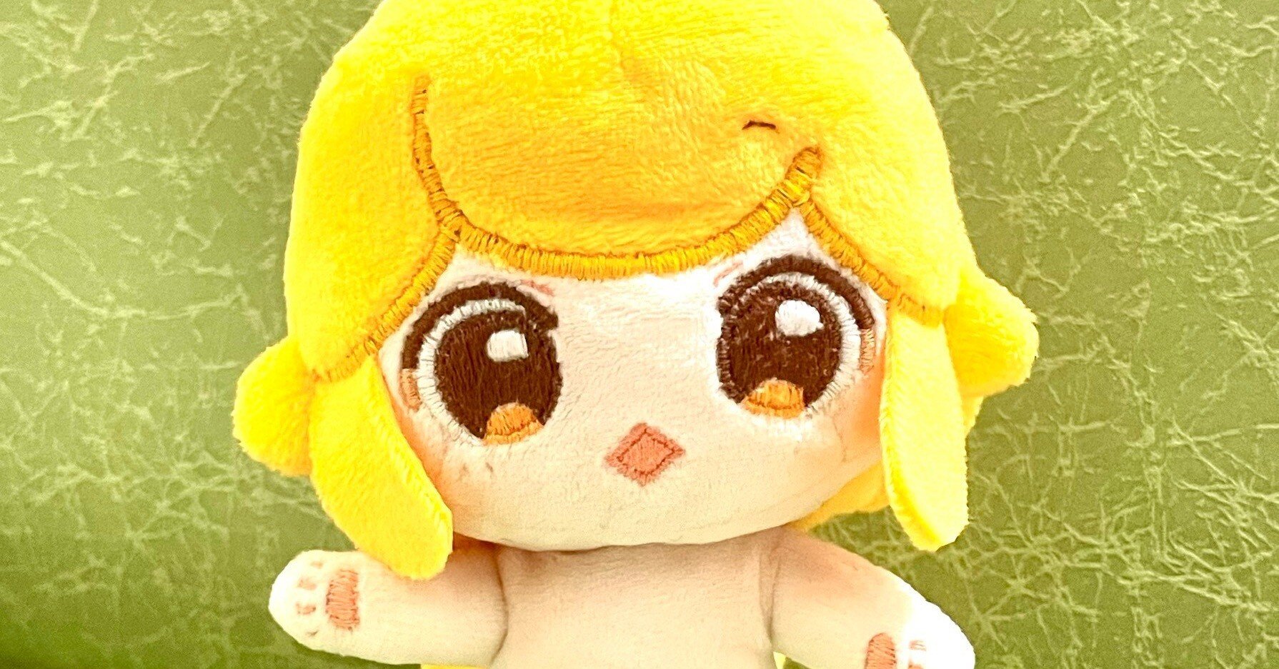 自作ぬいぐるみ・黄色の女の子 めんどくさがり不器用オタクが推しぬい作ってみた｜🐟