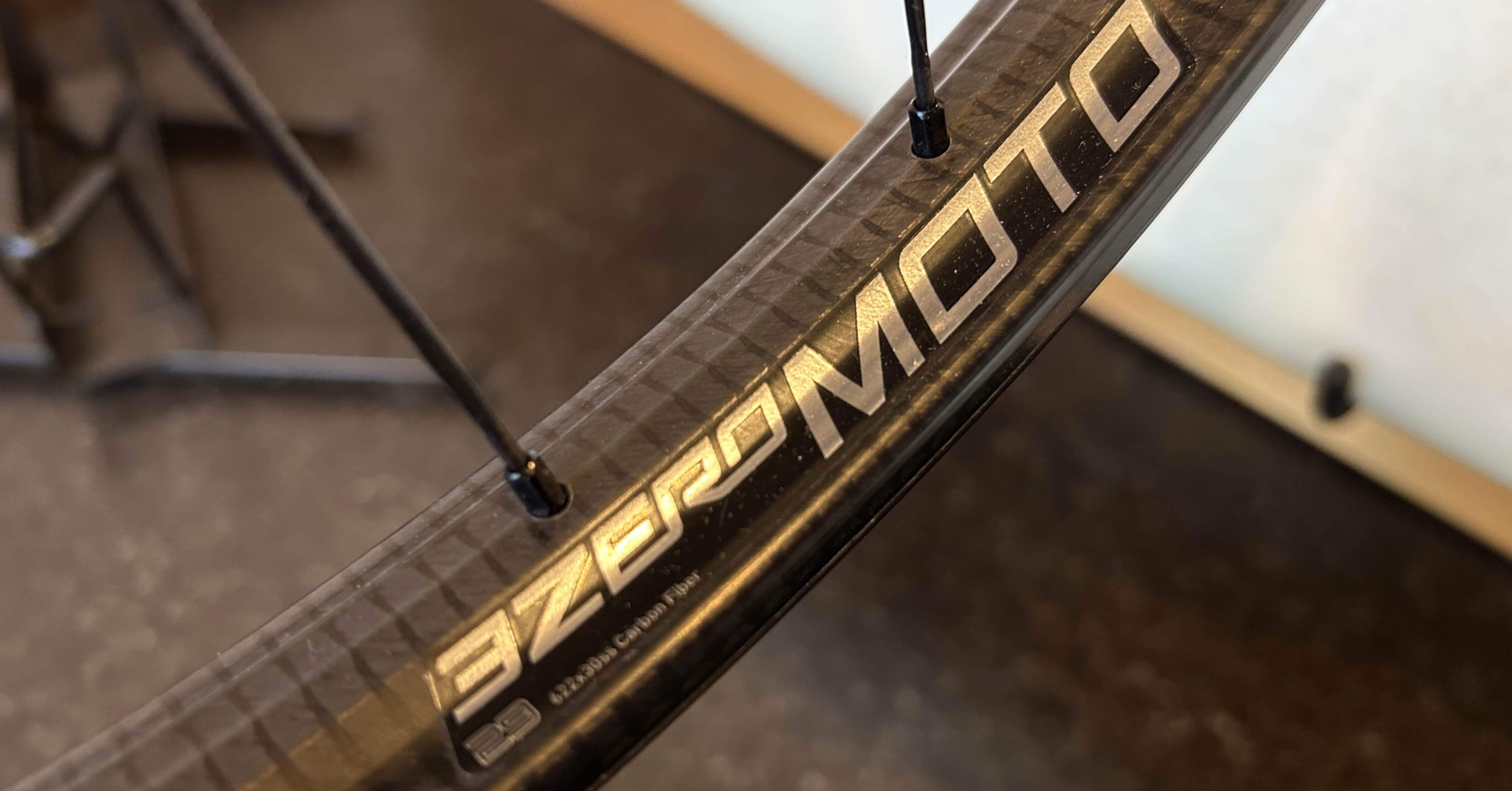 GW限定値下げ◎SPINERGY 、zippカーボンホイールセット700c