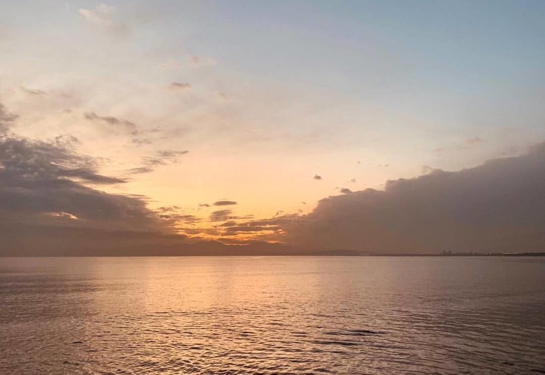 僕は海が好きです 特に友達と海に行くのが好きで 海の綺麗さや 見る時間帯などに関係なく海が好きです 海を見ていると自然と言葉数が減り ついついぼーっとしてしまうのがたまらなく好きです 夏の賑やかな トータルデザインのユーム Note 僕は海が好きです 特に友達と海に行くのが好きで 海の綺麗さや 見る時間帯などに関係なく海が好きです 海を見ていると自然と言葉数が減り ついついぼーっとしてしまうのがたまらなく好きです 夏の賑やかな トータルデザインのユーム Note