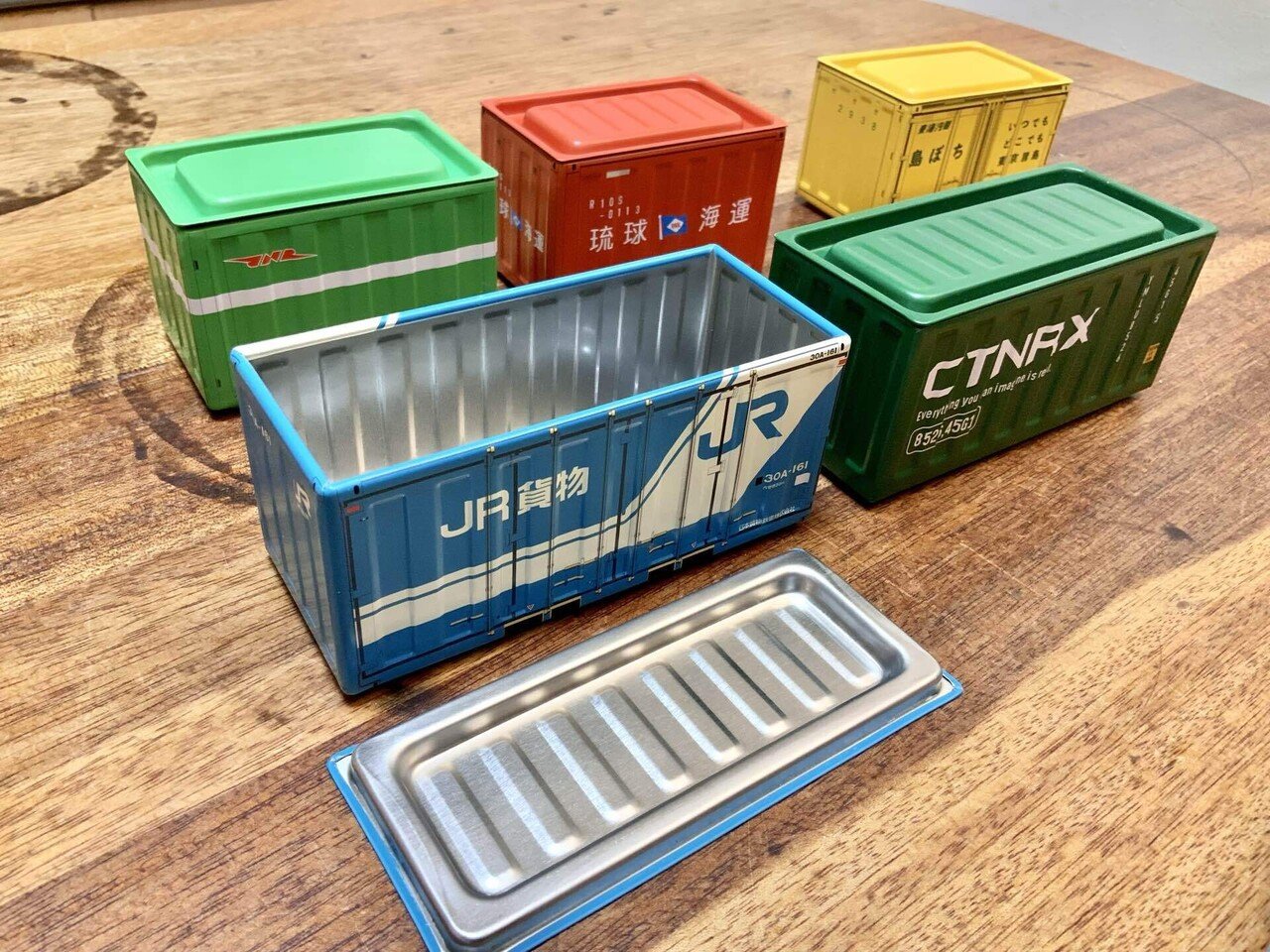 模型】100均商品を塗る 〜セリア コキ106コンテナ貨車と鉄道コンテナ