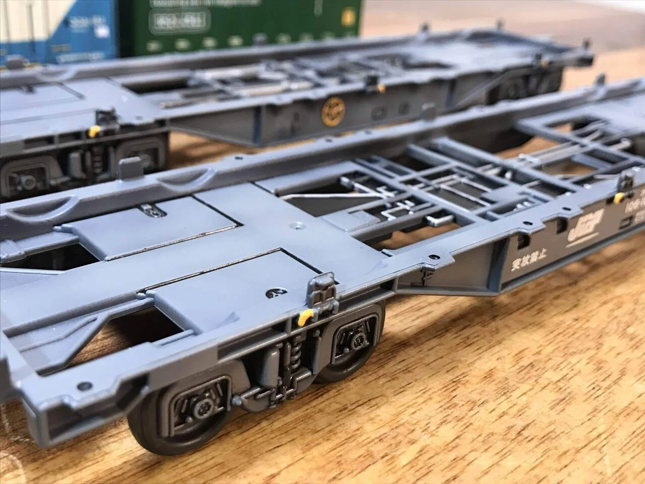 模型】100均商品を塗る 〜セリア コキ106コンテナ貨車と鉄道コンテナ