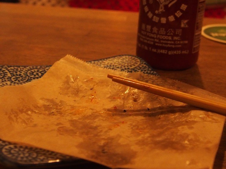 ベトナム風カフェに行ってあげ春巻きを食す。オリンパス　E-PL6　f3.5 　露出時間1/25　ISO1600