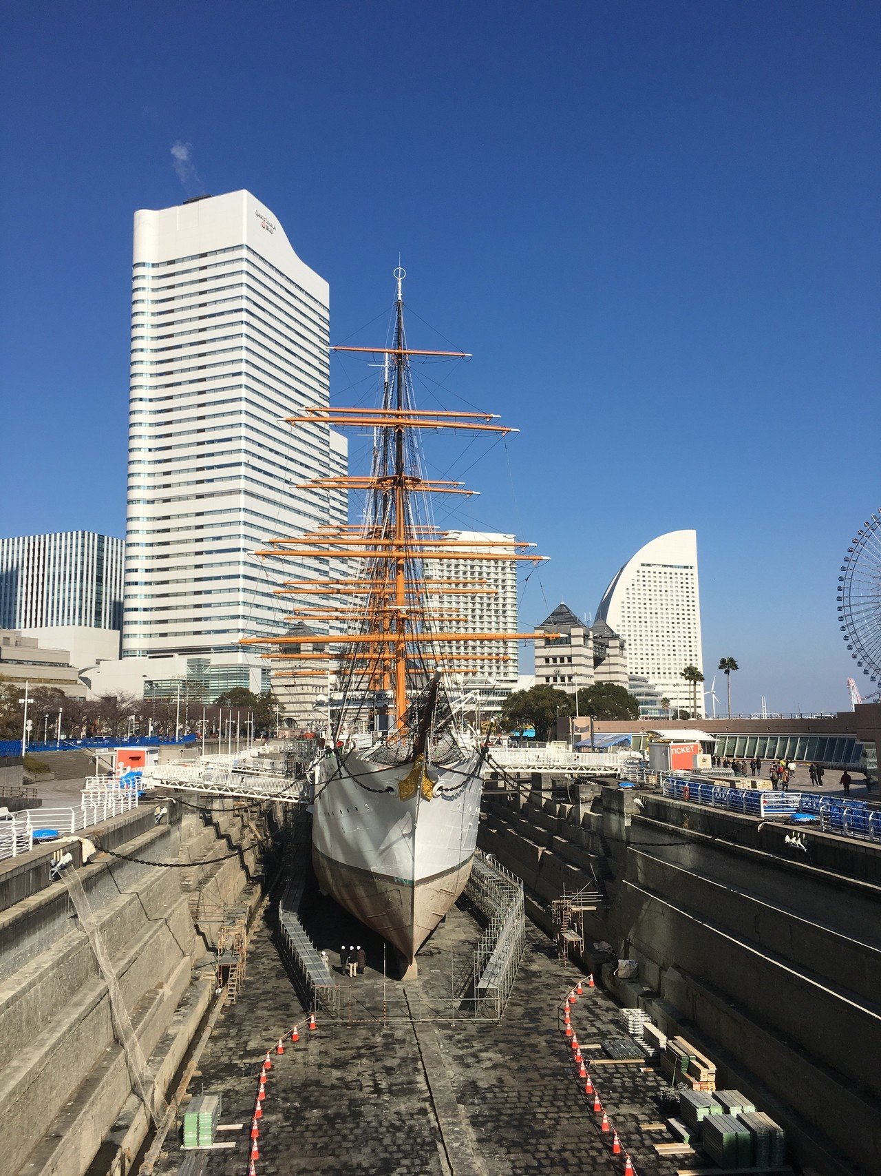 旧三菱重工横浜造船所（旧横浜船渠）第一号ドック市民見学会へ｜mitsu