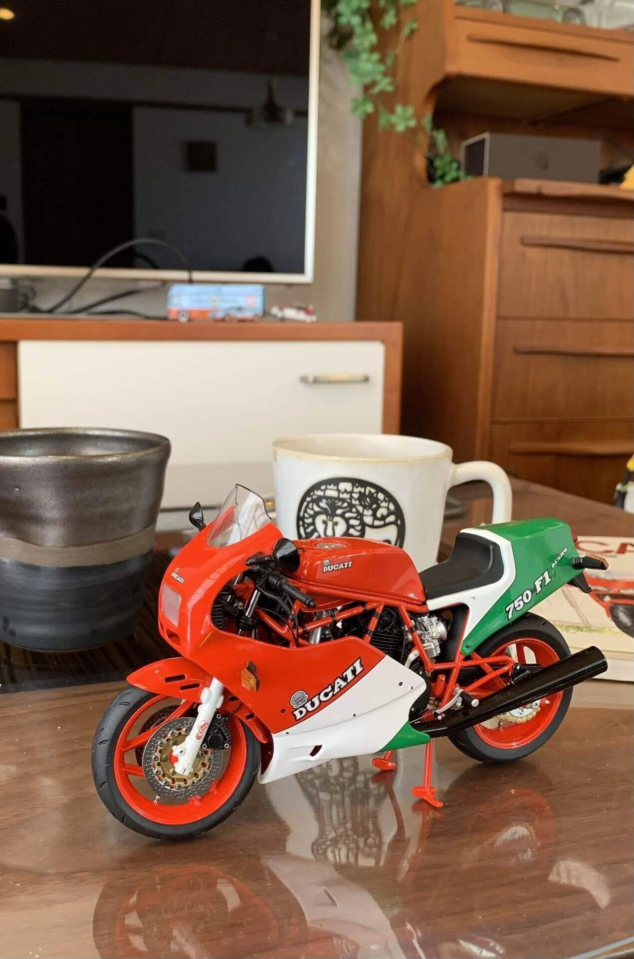 このモデルがミニチュア化されるとは。バイク好きから見たミニカー