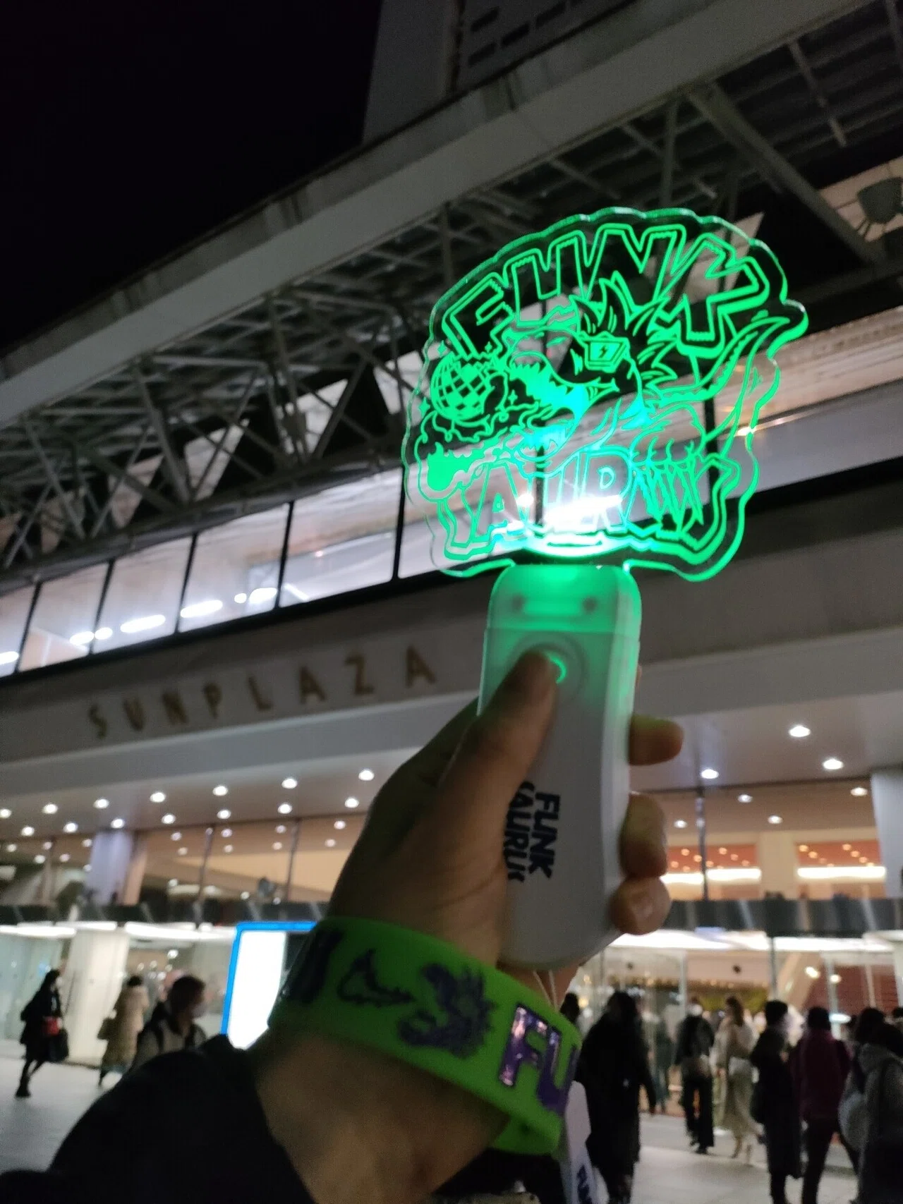 スガシカオさん、デビュー26周年記念ライブ(@中野サンプラザ)終了…夢のような時間だった😭 ファンクザウルスデビューライブでもあり、とても ...