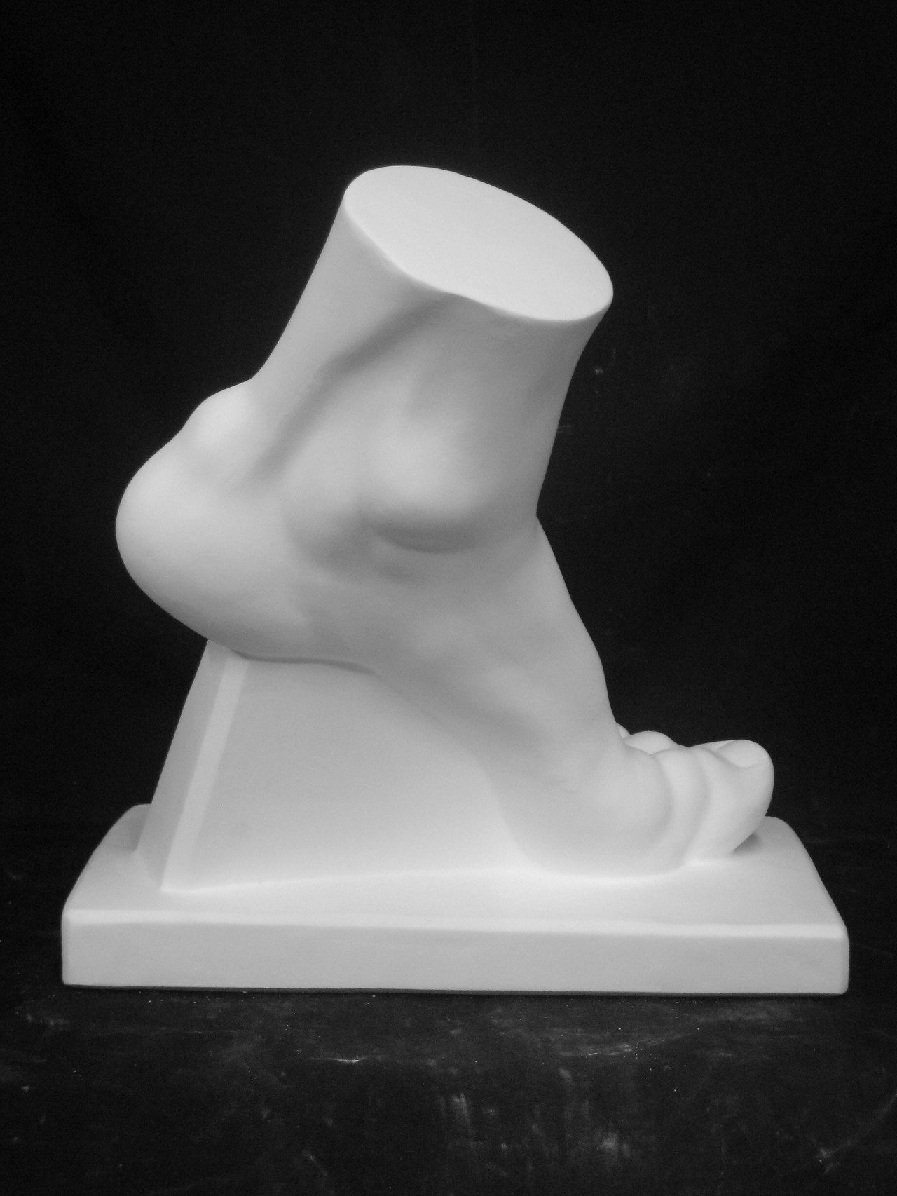 石膏製 手に足を持つ彫刻 約 e8748f2058f62f17be70f474e466cf