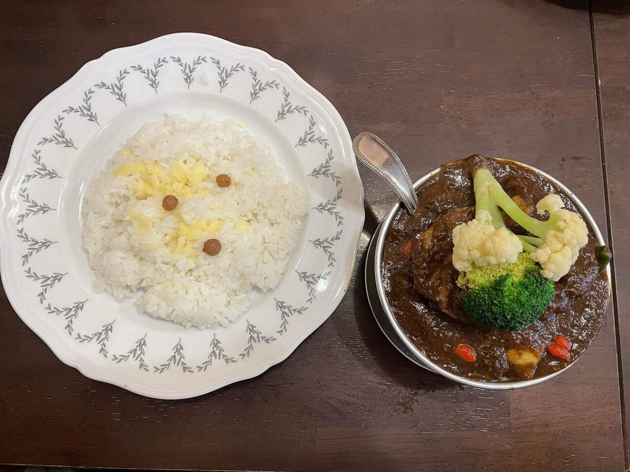 セブンイレブン×荻窪トマト スパイスの香りはじけるビーフカレー