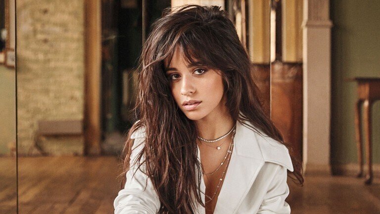 カミラ・カベロ直筆サイン入り超大型写真…Camila Cabello