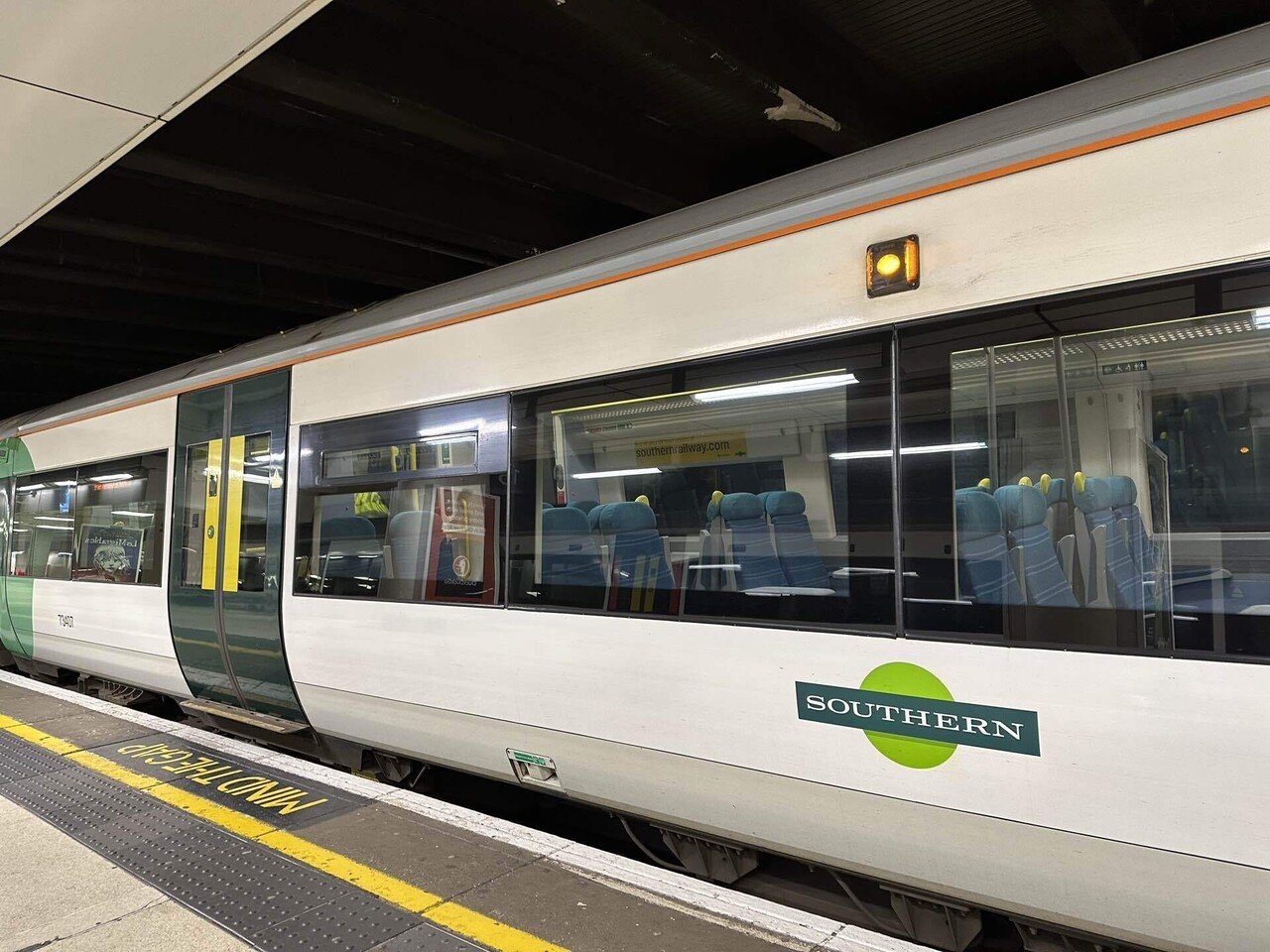 ドクターマーチン×英国地下鉄 UNDERGROUND Dr Martens London