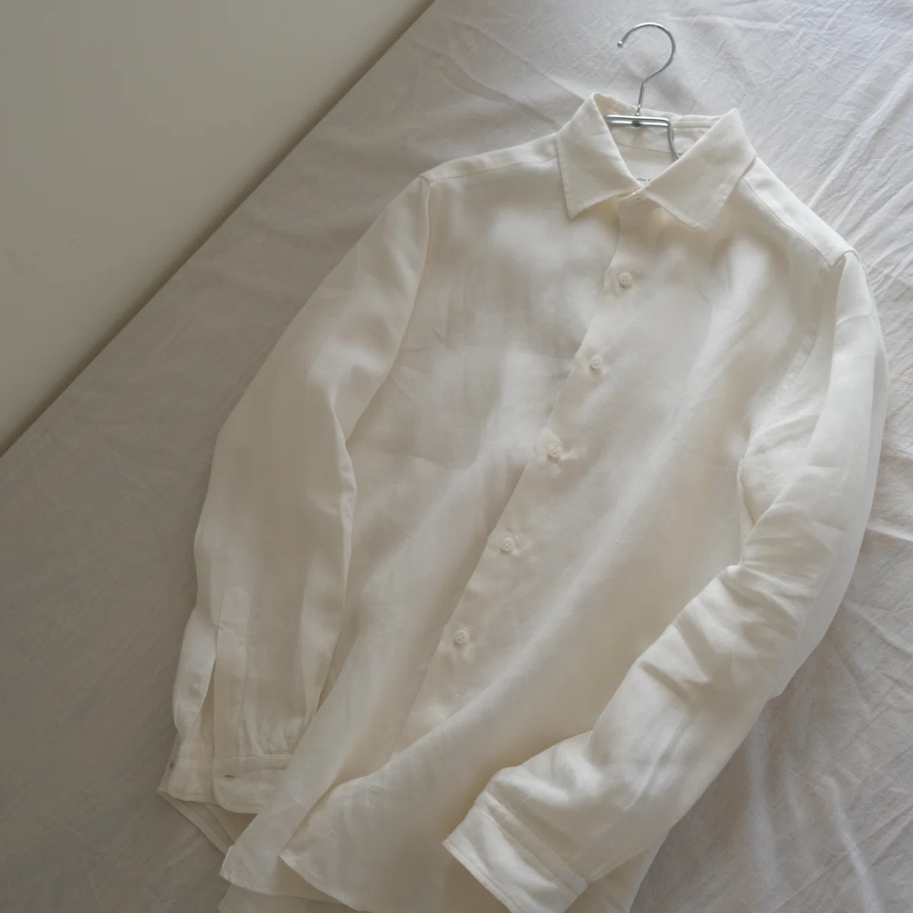 Aquellos Ojos Verdes BISHU / Dressed linen のシャツ｜水岡