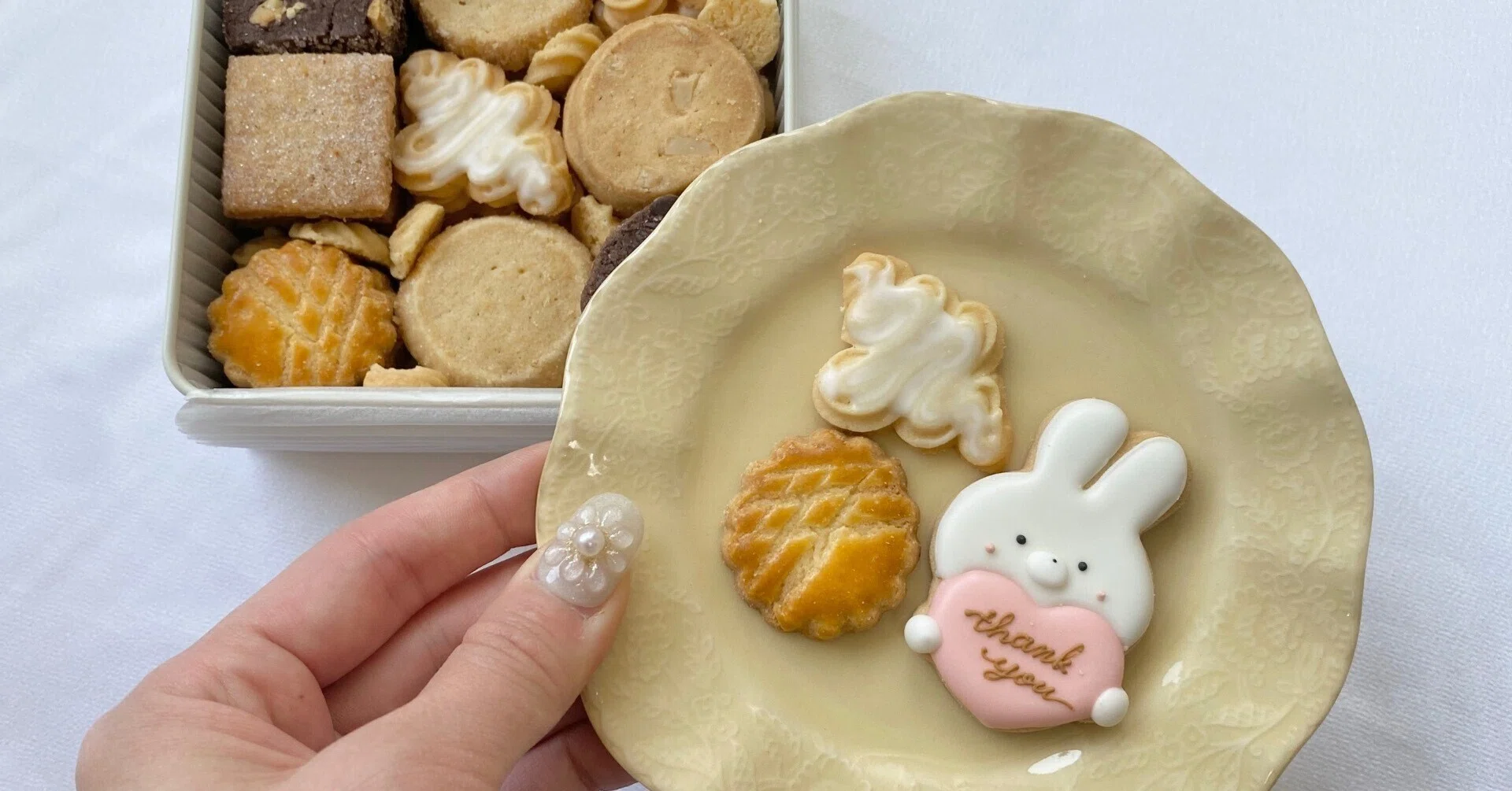 ありがとうさぎちゃんのクッキー缶｜パティスリー シェール【クッキー