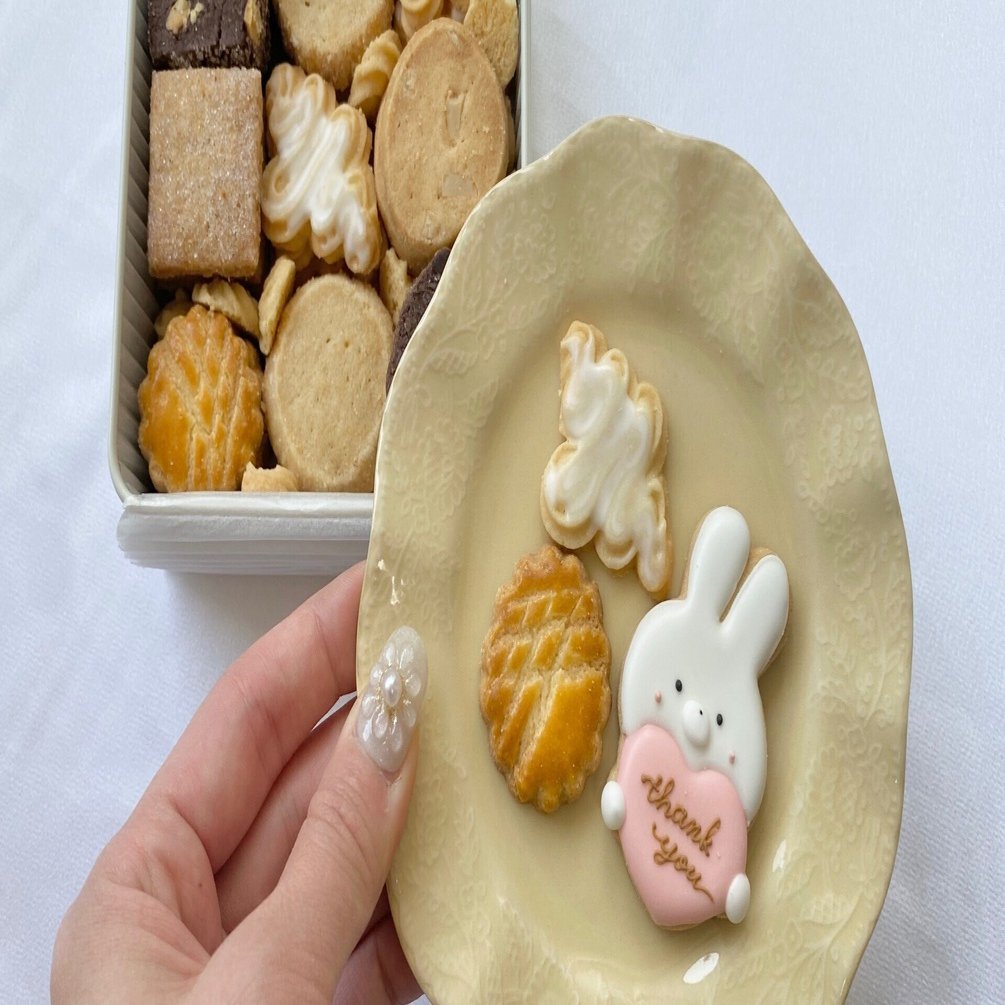 ありがとうさぎちゃんのクッキー缶｜パティスリー シェール【クッキー
